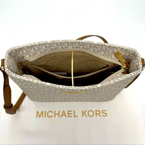 Michael Kors Large Messenger Bag Vanilla - Picture 10 of 13